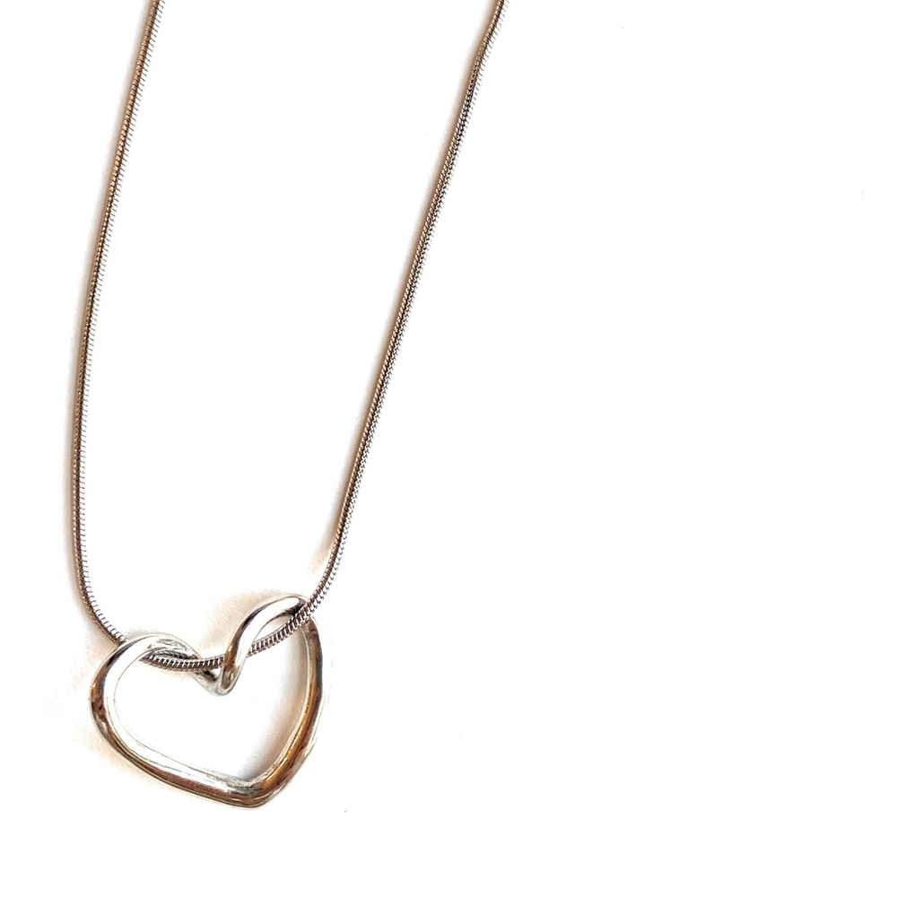 Silver Floating Heart Necklace 17” adjustable